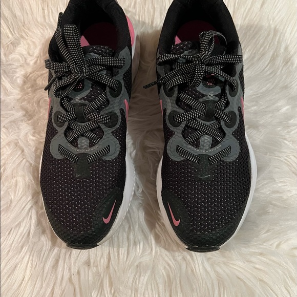 Nike Renew black/pink CT1430-092 kids sz US 4.5Y - Picture 2 of 7